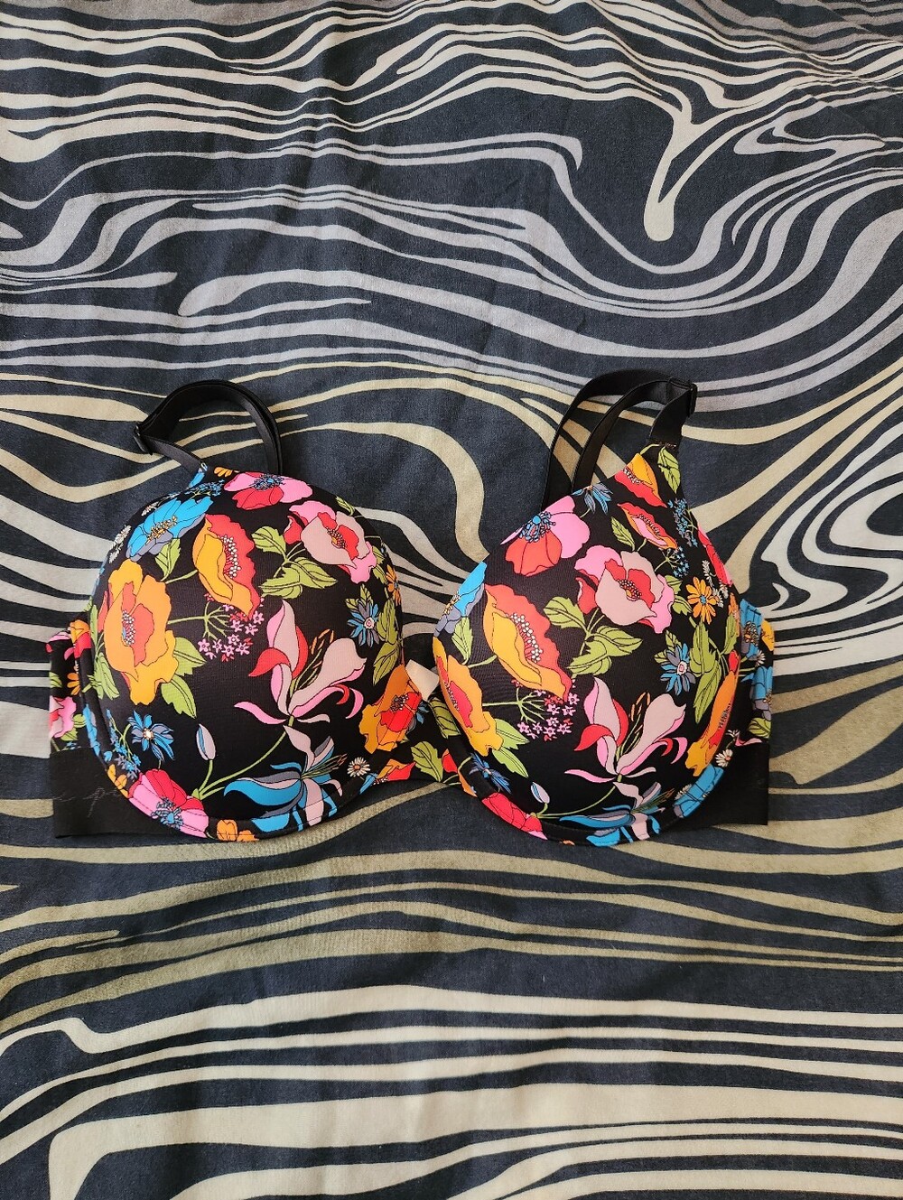 Victoria's Secret PINK 34DD Bra Push Up